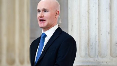 Photo of Coinbase posts second consecutive quarterly loss amid crypto slump
