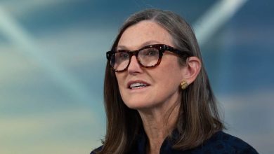 Photo of Cathie Wood’s favorite crypto stock is still down 66% from record highs