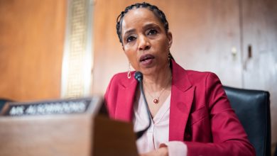 Photo of Trump ethics disclosure throws curveball at Senate crypto talks – Roll Call