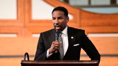 Photo of Mayor Andre Dickens Fires Back After ‘Earn Your Leisure’ Host Says City Doesn’t Support Black-Owned Businesses, and He Put Money Where His Mouth Is
