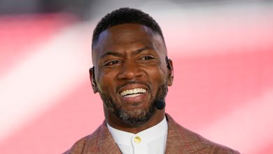 Photo of Ryan Clark’s Pivot25 Productions Receives Investment From Former Starbucks CEO – AfroTech