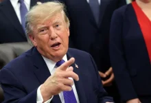 Photo of Trump’s Big Announcement Goes Off the Rails as Woman Makes Bizarre Moves Behind His Back — Then He Turns Around