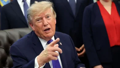 Photo of Trump’s Big Announcement Goes Off the Rails as Woman Makes Bizarre Moves Behind His Back — Then He Turns Around